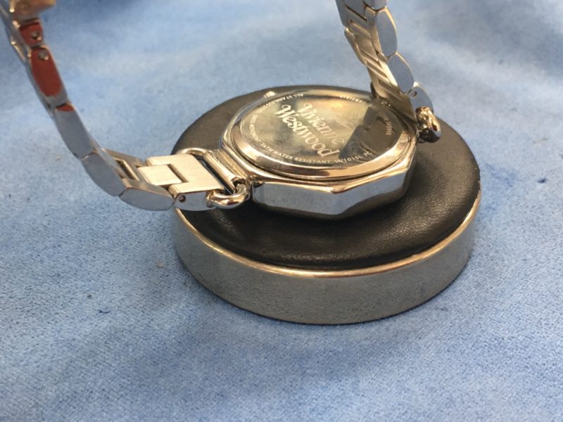 ヴィヴィアンウエストウッドの腕時計の電池交換