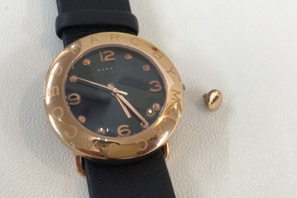 マーク・バイ・マークジェコブスの腕時計のリューズがとれてしまった。